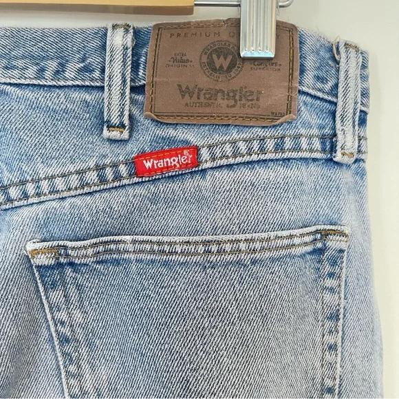 Vintage Wrangler Light Wash Straight Leg High Waist Jeans - Picture 5 of 8